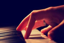 英格兰足总杯:曼市队8比0轻取索尔福德市.